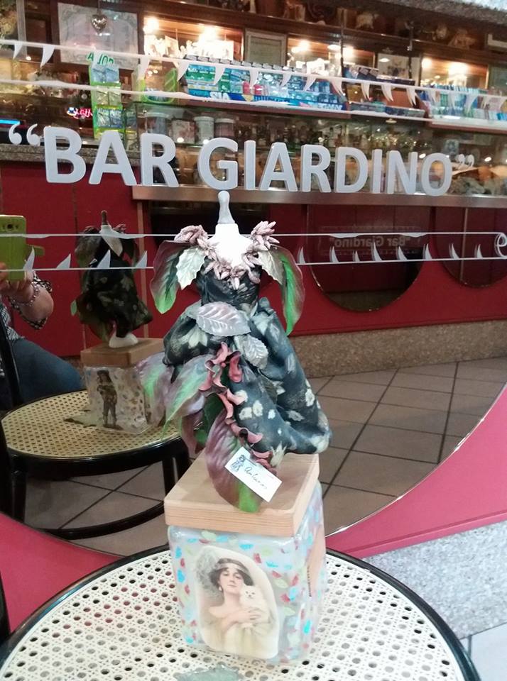 Le miniature sartoriali al bar Giardino, via Campania 20, Cagliari